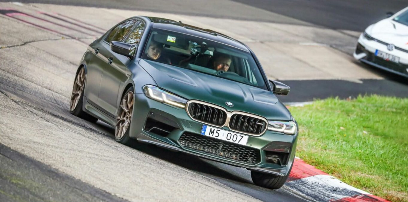 BMW M5 uczestnika na krawężniku Nordschleife